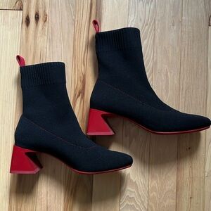 Vivaia Regina Pro booties size 5